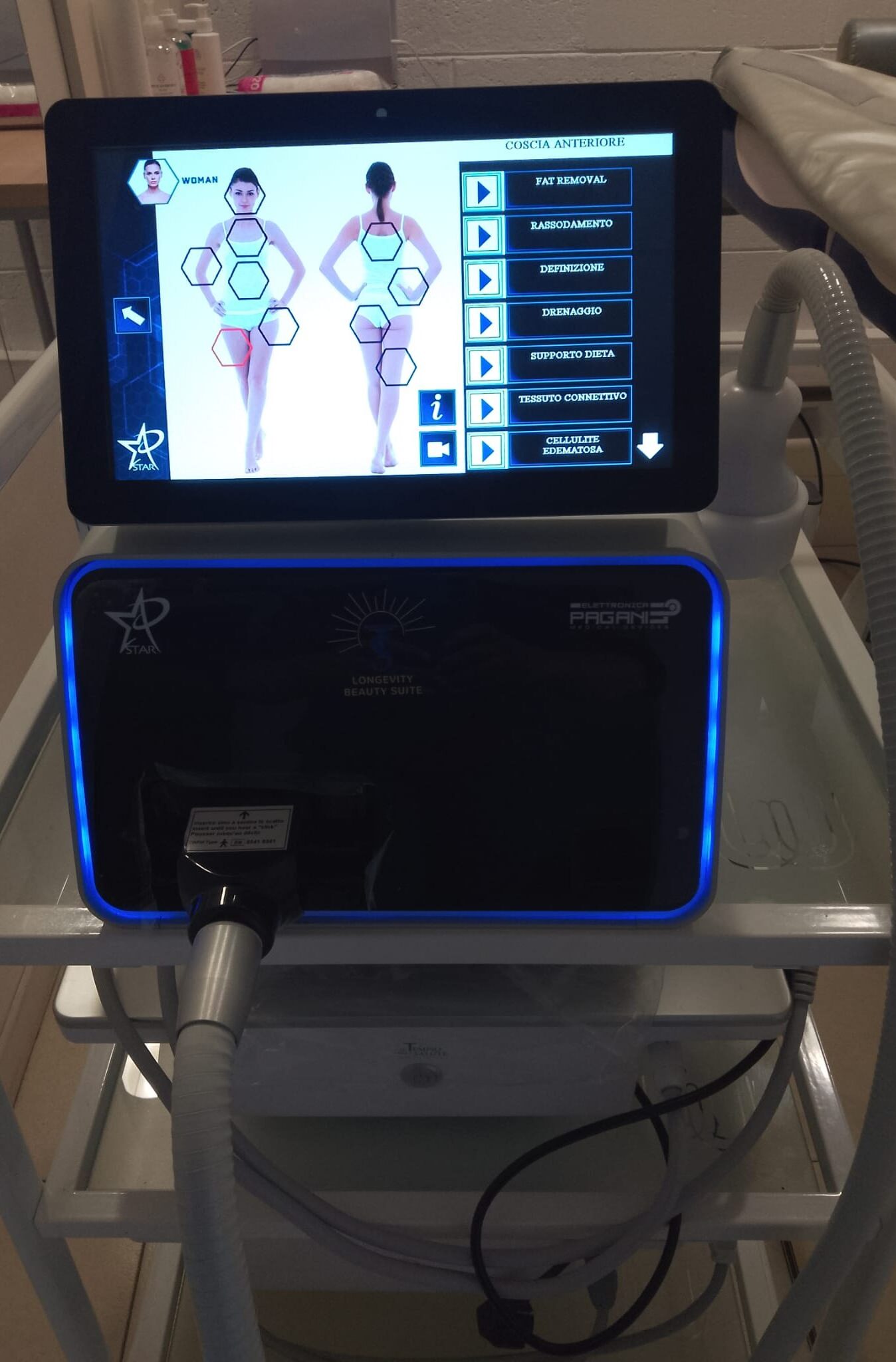 Macchinario Longevity Beauty Suite con i programmi di trattamento corpo nel centro a Salo