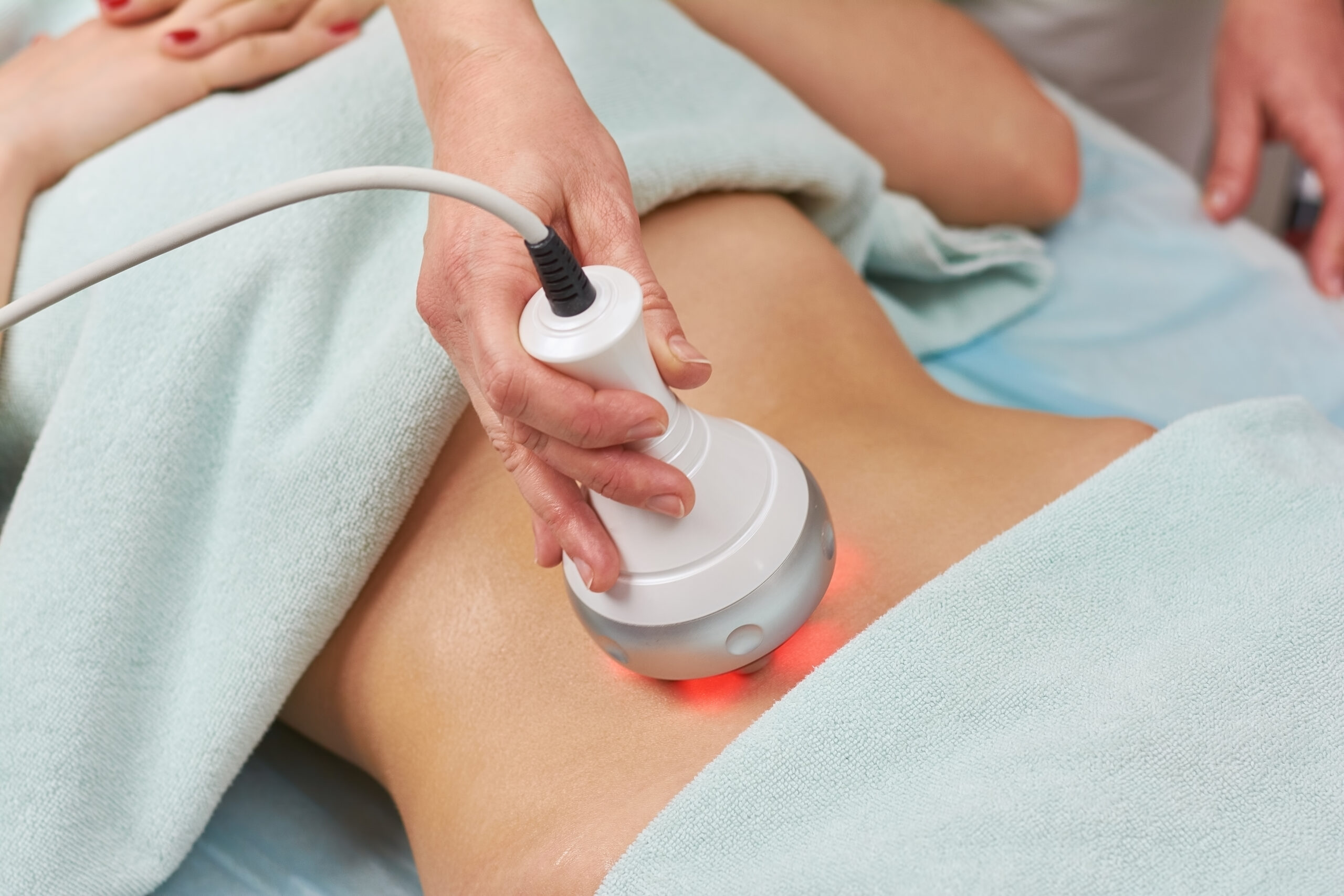 Trattamento di rimodellamento corpo in cabina estetica