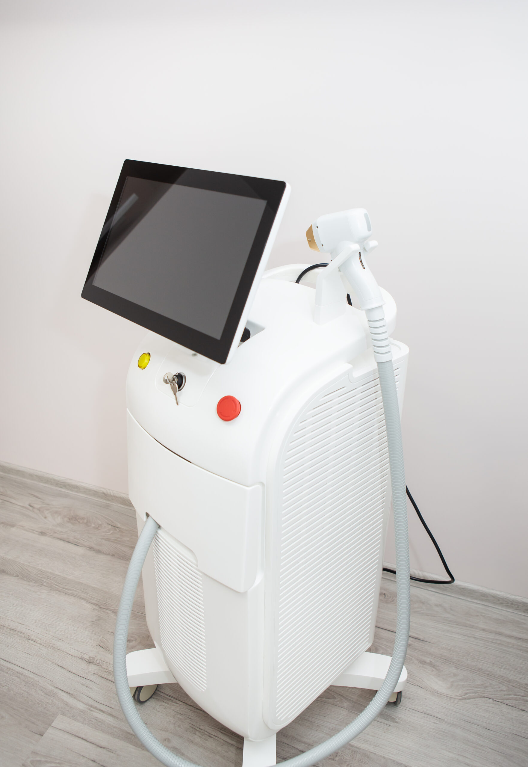 Macchinario laser per l'epilazione e i trattamenti estetici