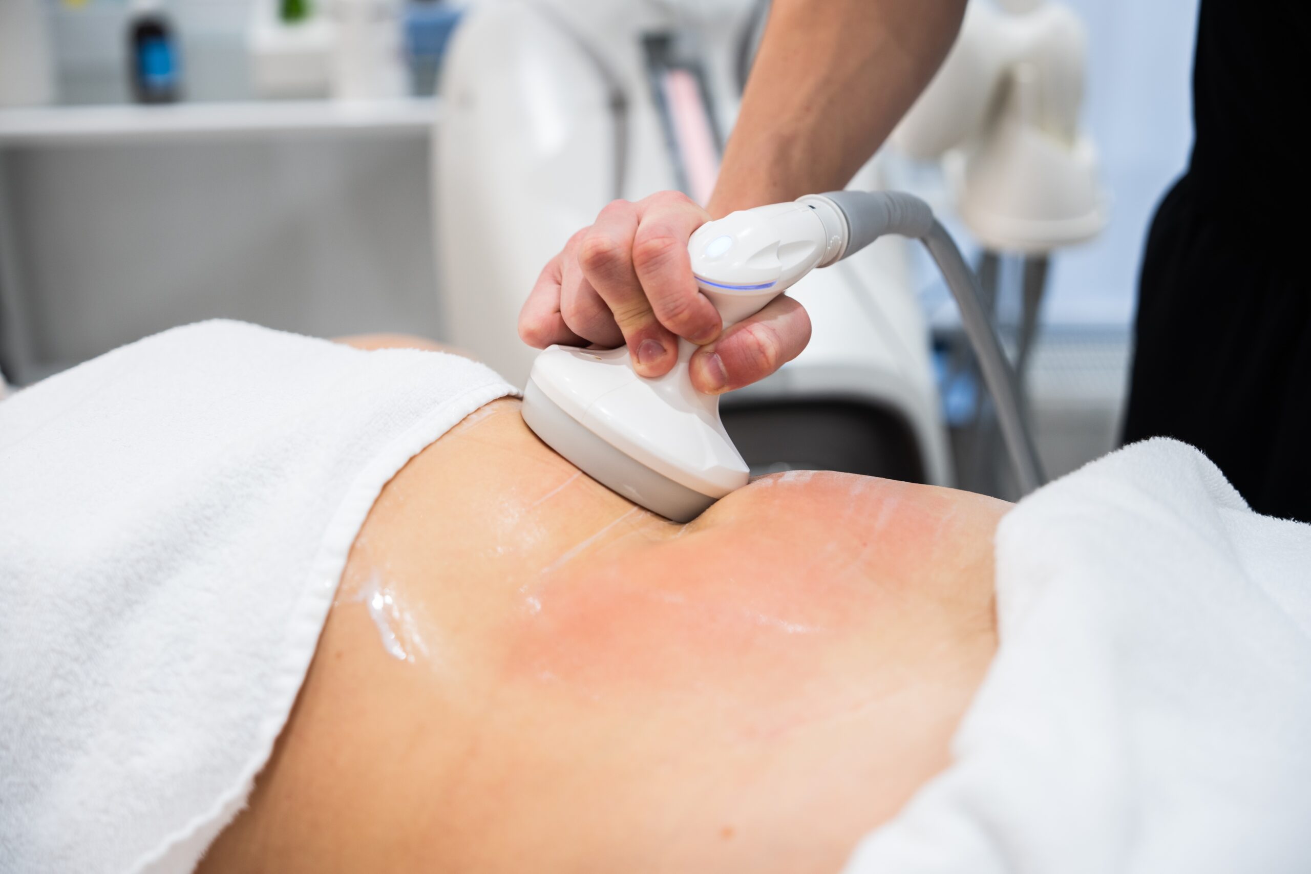 Trattamento corpo professionale in un moderno centro benessere