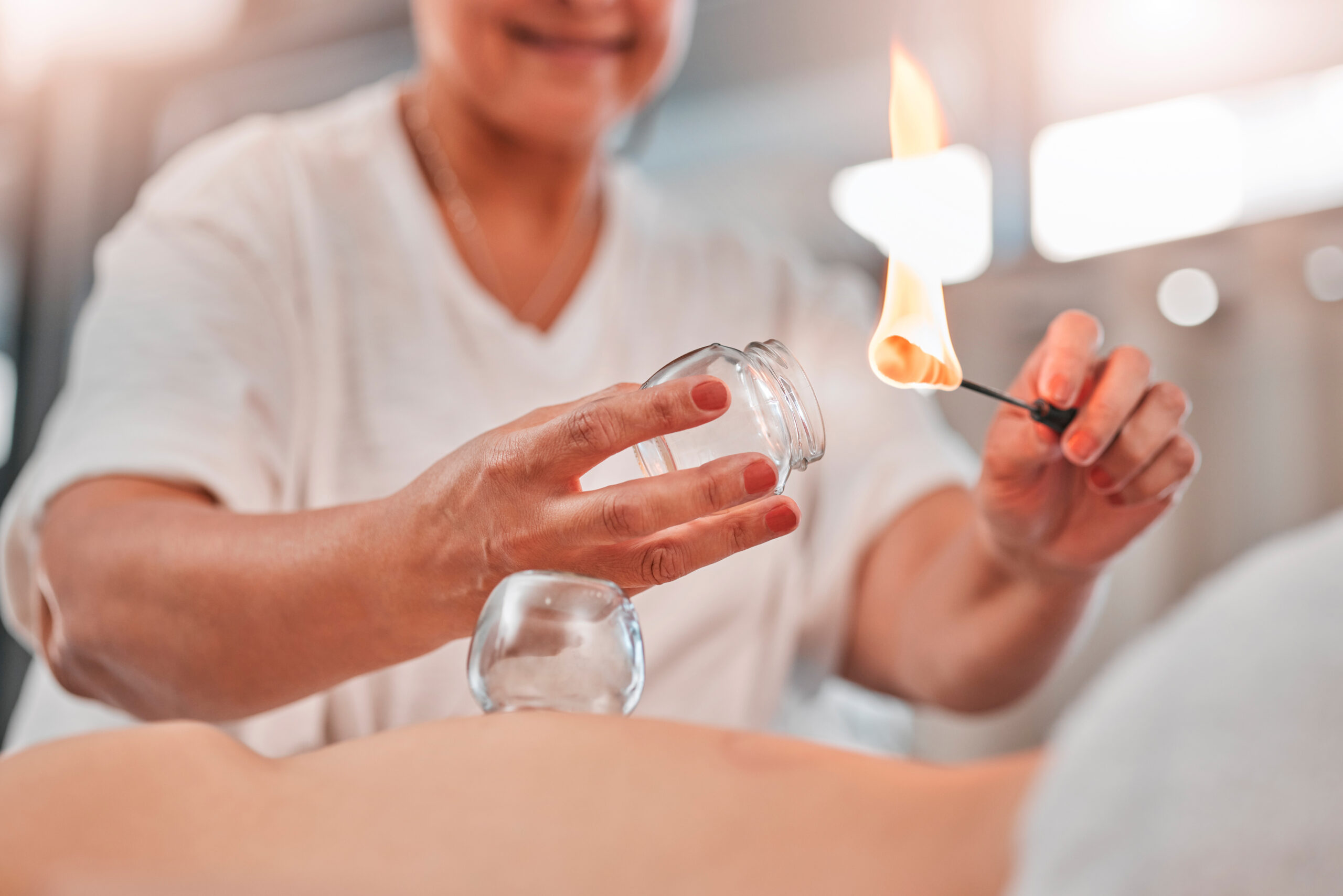 Trattamento di coppettazione cupping in un ambiente spa